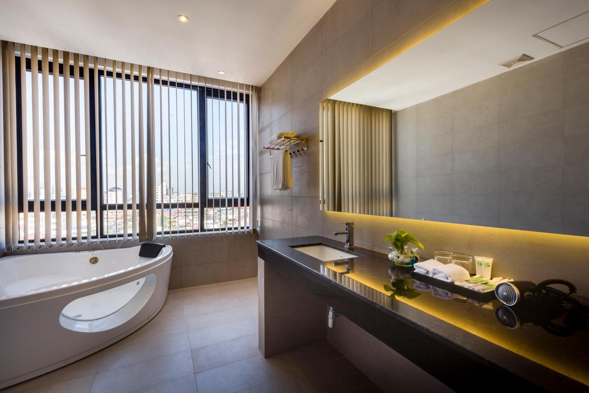 Residence 105 Hotel And Apartment Phnom Penh Room photo
