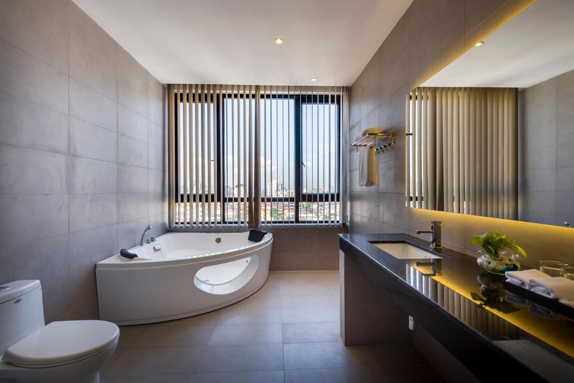 Residence 105 Hotel And Apartment Phnom Penh Room photo